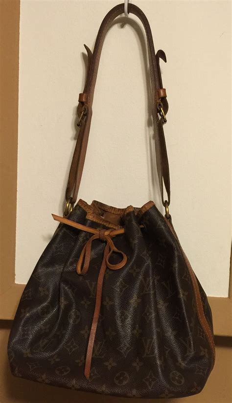 does louis vuitton have an outlet